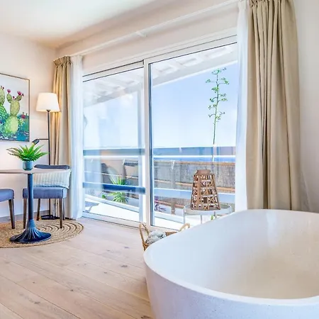 Villa Boutique By Lanzarote Retreats - Private Pool - 1 Min Walk To Sea Pool