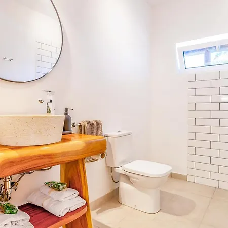 Villa Boutique By Lanzarote Retreats - Private Pool - 1 Min Walk To Sea Pool