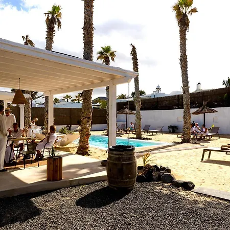 Villa Boutique By Lanzarote Retreats - Private Pool - 1 Min Walk To Sea Pool